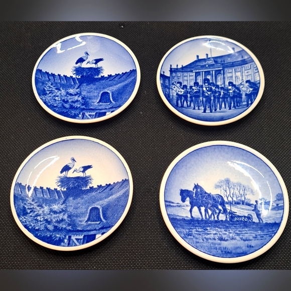 4 VINTAGE ROYAL COPENHAGEN  DENMARK BLUE AND WHITE MINI PLATES - Picture 1 of 10